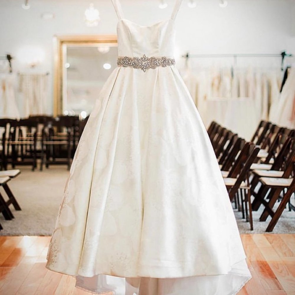 Alvina Valenta Sample Wedding Dress